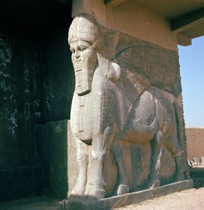 Fahali mwenye mabawa mwenye kichwa cha binadamu, Kipindi cha Neo-Assyria, enzi ya Ashurnasirpal II (alabasta)swed